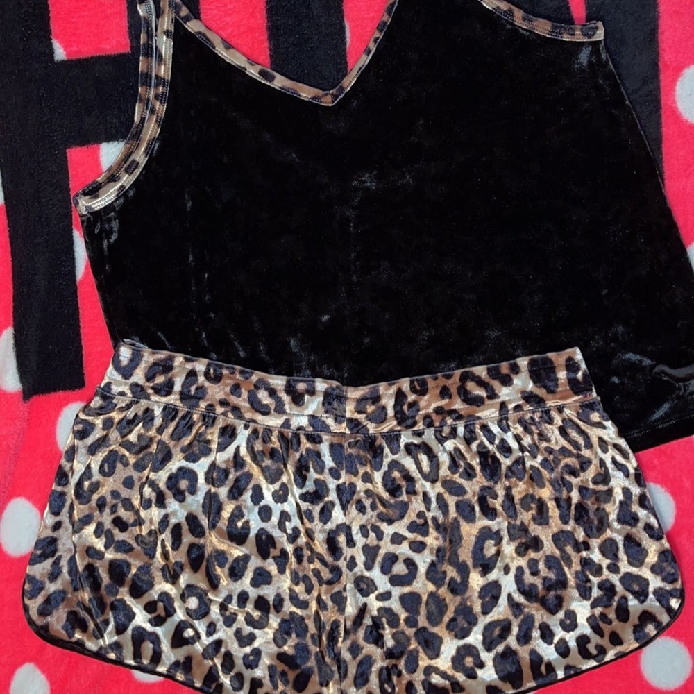 Vs PINK cheetah sleep set